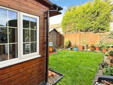 3 bedroom Terraced House for sale in The Littleway, Rowlatts Hill, Leicester, LE5