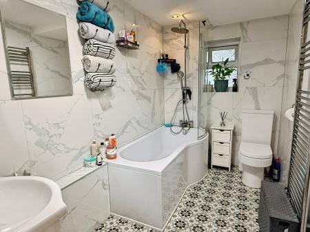 3 bedroom Terraced House for sale in The Littleway, Rowlatts Hill, Leicester, LE5