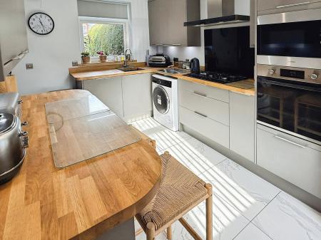 3 bedroom Terraced House for sale in The Littleway, Rowlatts Hill, Leicester, LE5