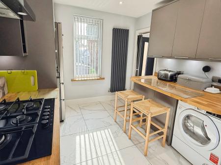 3 bedroom Terraced House for sale in The Littleway, Rowlatts Hill, Leicester, LE5