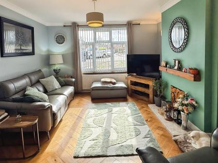 3 bedroom Terraced House for sale in The Littleway, Rowlatts Hill, Leicester, LE5