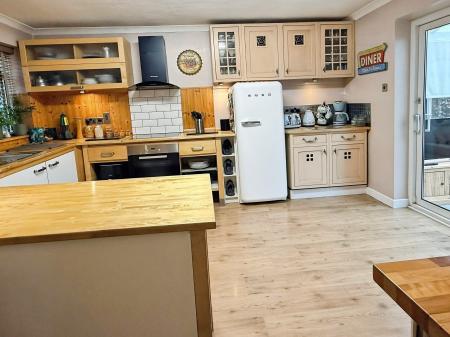 4 bedroom Detached house for sale in Church Road, Evington, Leicester, LE5