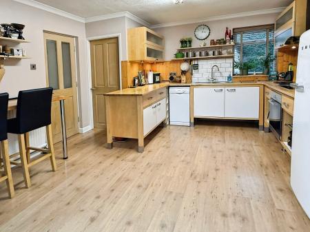 4 bedroom Detached house for sale in Church Road, Evington, Leicester, LE5