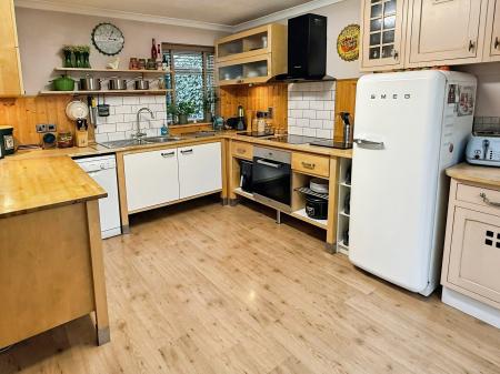 4 bedroom Detached house for sale in Church Road, Evington, Leicester, LE5