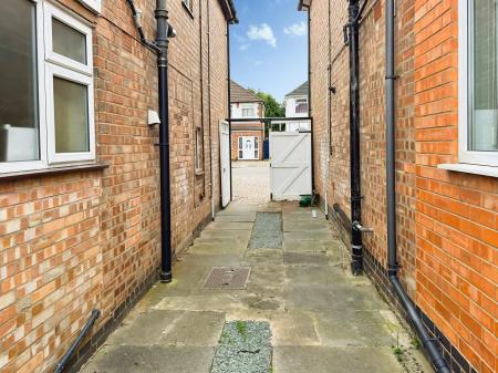 3 bedroom Semi-detached house for sale in Seaford Road, Leicester, Leicester, LE2