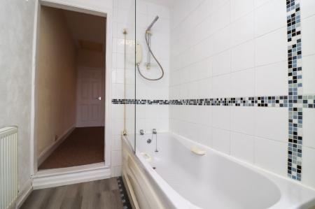 2 bedroom Terraced House to let in Glengate, Leicester, LE18