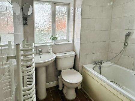 3 bedroom Semi-detached house for sale in Ampleforth Lane, Hamilton, Leicester, LE5