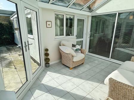 2 bedroom Detached bungalow for sale in Coombe Rise, Oadby, Leicester, LE2