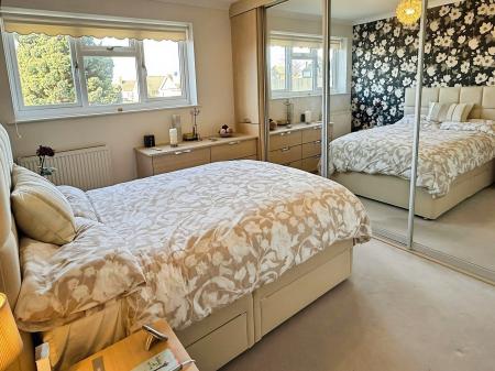2 bedroom Detached bungalow for sale in Coombe Rise, Oadby, Leicester, LE2