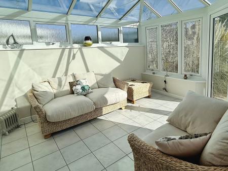 2 bedroom Detached bungalow for sale in Coombe Rise, Oadby, Leicester, LE2