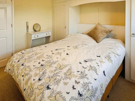 2 bedroom Detached bungalow for sale in Coombe Rise, Oadby, Leicester, LE2