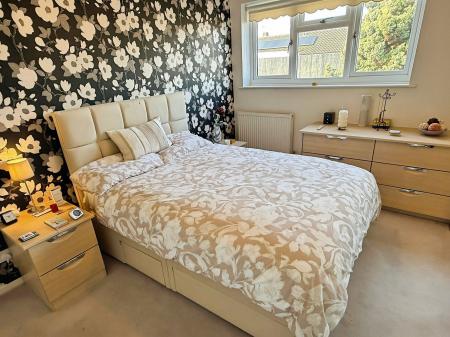 2 bedroom Detached bungalow for sale in Coombe Rise, Oadby, Leicester, LE2