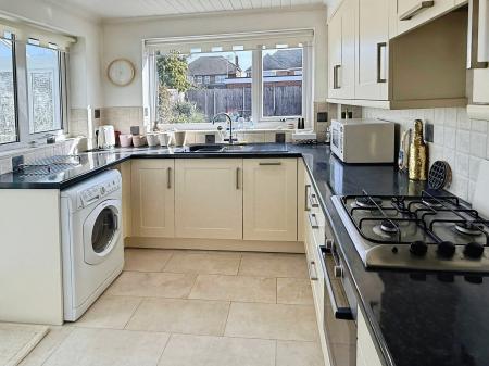 2 bedroom Detached bungalow for sale in Coombe Rise, Oadby, Leicester, LE2