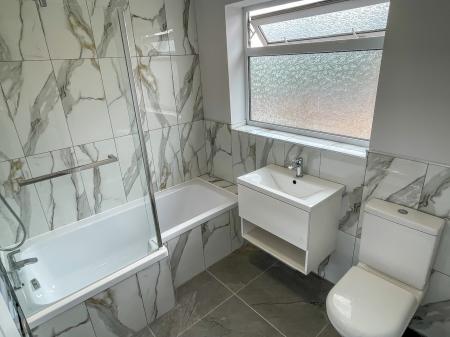 3 bedroom Semi-detached house to let in Fairstone Hill, Oadby, LE2