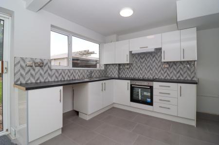 3 bedroom Semi-detached house to let in Fairstone Hill, Oadby, LE2