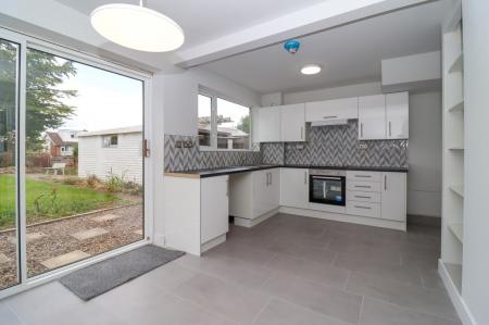 3 bedroom Semi-detached house to let in Fairstone Hill, Oadby, LE2