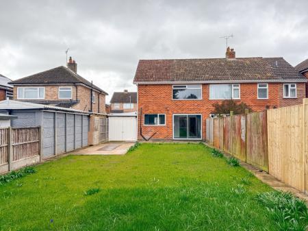 3 bedroom Semi-detached house to let in Fairstone Hill, Oadby, LE2