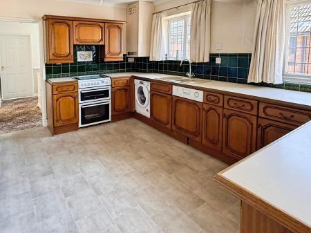 2 bedroom Bungalow for sale in Foxhunter Drive, Oadby, LE2