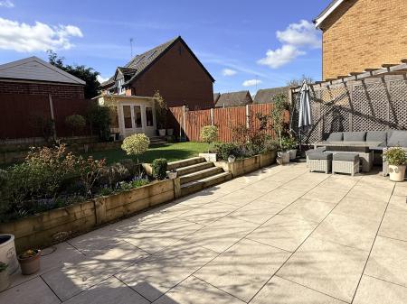 4 bedroom Detached house for sale in Holbrook, Oadby, LE2