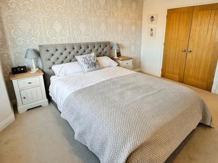 4 bedroom Detached house for sale in Holbrook, Oadby, LE2