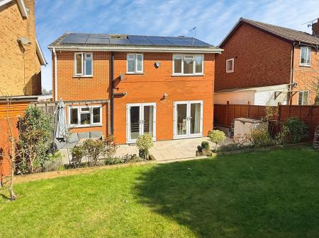 4 bedroom Detached house for sale in Holbrook, Oadby, LE2