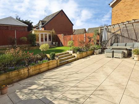 4 bedroom Detached house for sale in Holbrook, Oadby, LE2