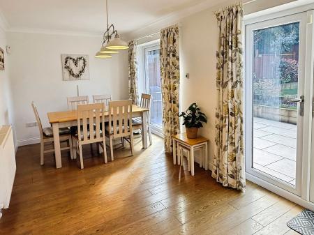 4 bedroom Detached house for sale in Holbrook, Oadby, LE2