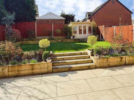 4 bedroom Detached house for sale in Holbrook, Oadby, LE2