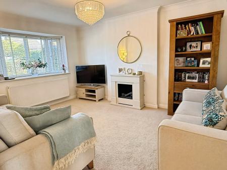 4 bedroom Detached house for sale in Holbrook, Oadby, LE2