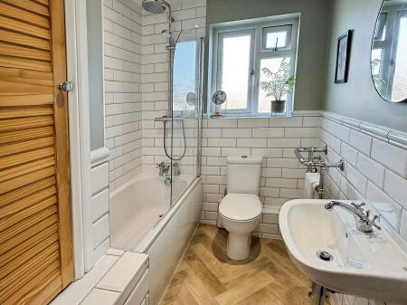 4 bedroom Detached house for sale in Holbrook, Oadby, LE2