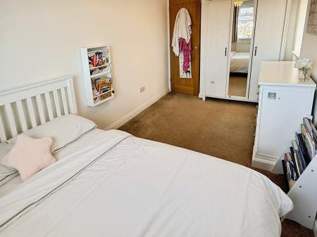 4 bedroom Detached house for sale in Holbrook, Oadby, LE2