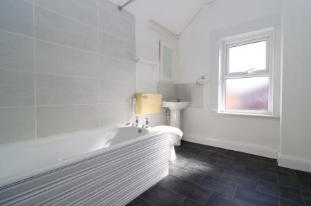 2 bedroom Terraced House to let in Milligan Road, Leicester, LE2