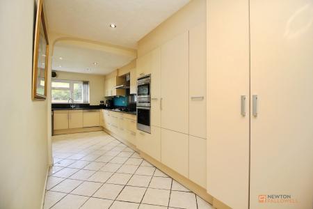 5 bedroom Detached house for sale in Chalvington Close, Evington, Leicester, LE5