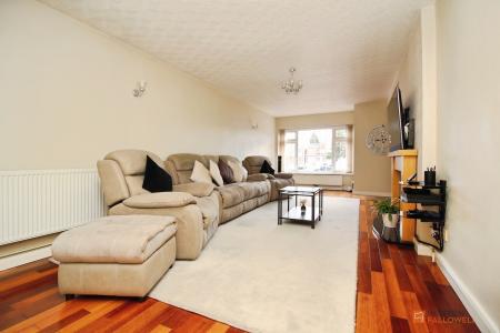 5 bedroom Detached house for sale in Chalvington Close, Evington, Leicester, LE5