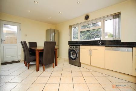 5 bedroom Detached house for sale in Chalvington Close, Evington, Leicester, LE5