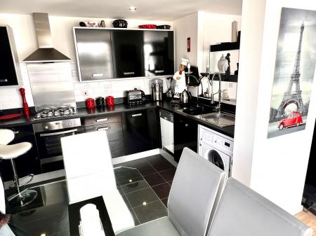 3 bedroom Apartment to let in Watkin Road, Leicester, LE2
