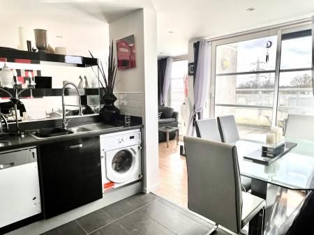 3 bedroom Apartment to let in Watkin Road, Leicester, LE2