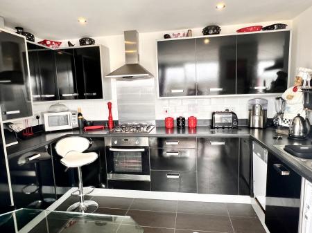 3 bedroom Apartment to let in Watkin Road, Leicester, LE2