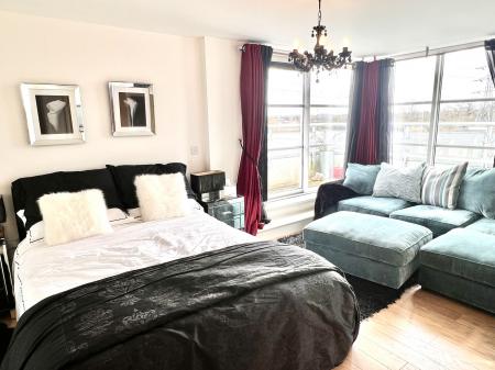 3 bedroom Apartment to let in Watkin Road, Leicester, LE2