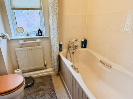 2 bedroom Semi-detached house for sale in Bramble Close, Hamilton, LE5