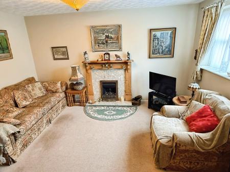 2 bedroom Semi-detached house for sale in Bramble Close, Hamilton, LE5