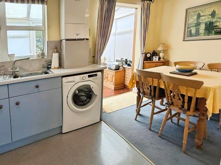 2 bedroom Semi-detached house for sale in Bramble Close, Hamilton, LE5