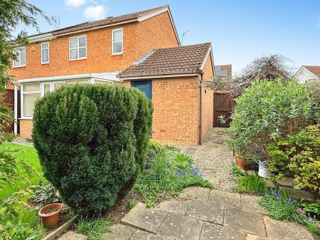 2 bedroom Semi-detached house for sale in Bramble Close, Hamilton, LE5