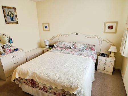 2 bedroom Semi-detached house for sale in Bramble Close, Hamilton, LE5