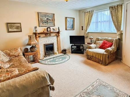 2 bedroom Semi-detached house for sale in Bramble Close, Hamilton, LE5