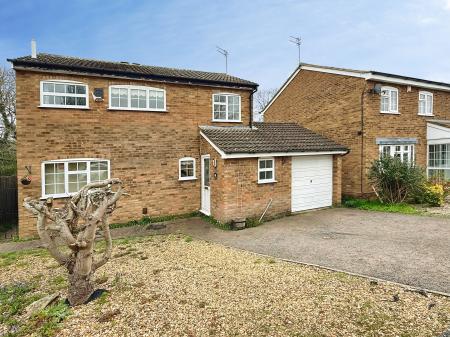 3 bedroom Detached house for sale in Penine close, Oadby, Leicester, LE2