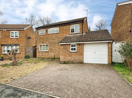 3 bedroom Detached house for sale in Penine close, Oadby, Leicester, LE2