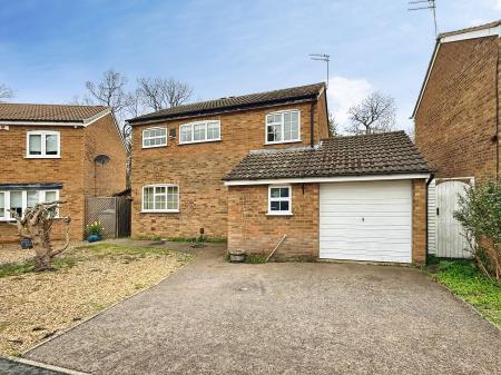 3 bedroom Detached house for sale in Penine close, Oadby, Leicester, LE2