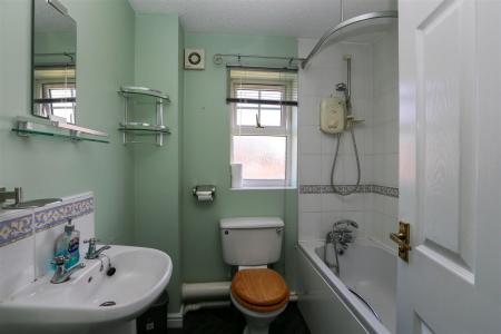 2 bedroom Semi-detached house to let in Nether Field Way, Leicester, LE3