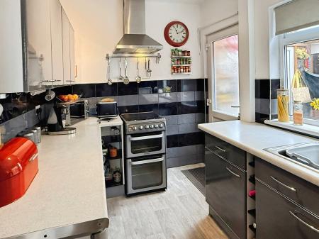 3 bedroom Semi-detached house for sale in Aylestone Drive, Aylestone, Leicester, LE2